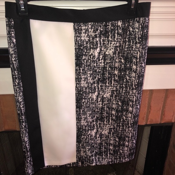 Vince Camuto DIVINE Stretchy Black & White Skirt - Picture 1 of 6